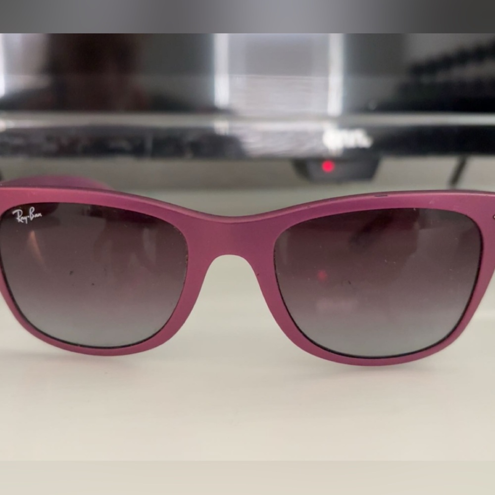 Ray-Ban Women's Magenta Sunglasses